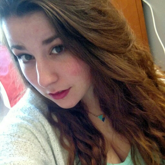 Profile Picture of Kassie Reynolds (@kassiekat1825) on Poshmark
