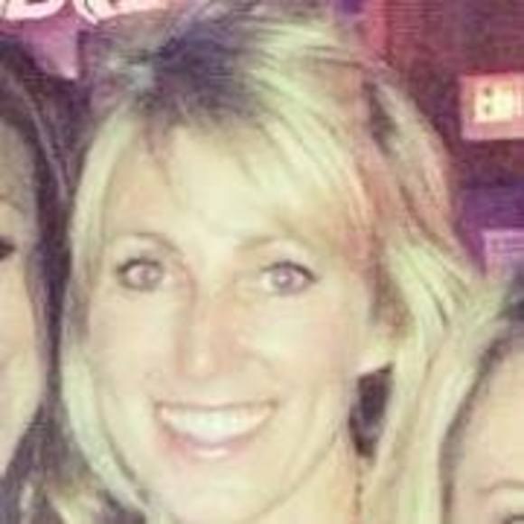 Profile Picture of Donelle Raley (@deflectorsales) on Poshmark