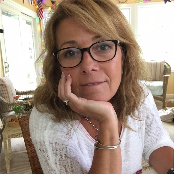 Profile Picture of Clare Ward (@wardclare) on Poshmark