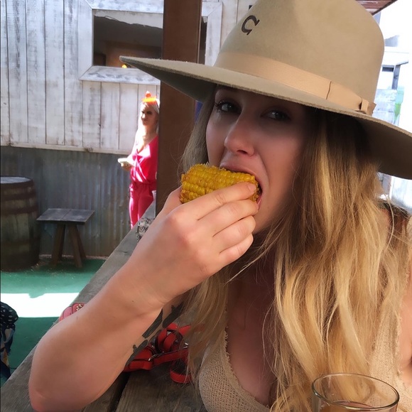 Profile Picture of Michaela King (@michaelaking930) on Poshmark