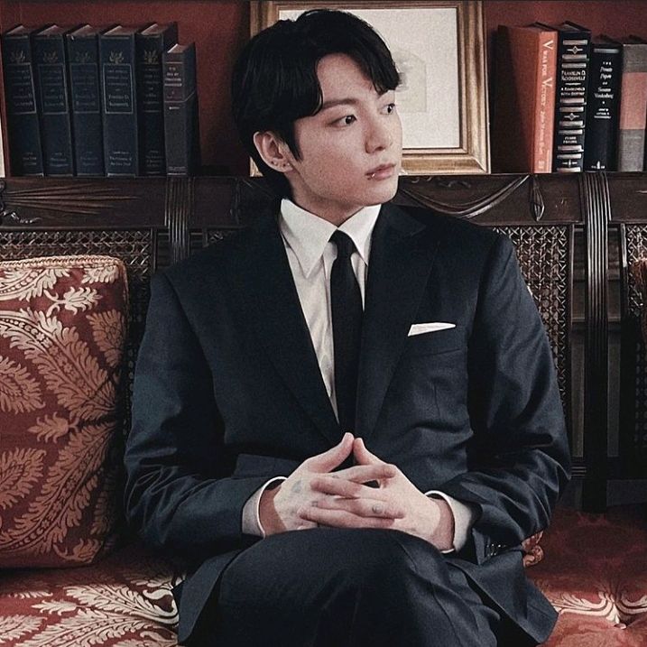 Profile Picture of 𝐊𝐮𝐫𝐭🎸 (@kurtidle) on Tiktok