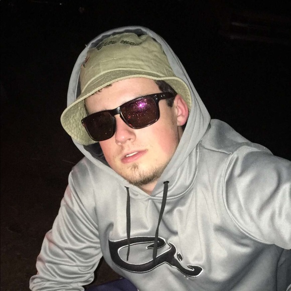 Profile Picture of Landon Splawn (@landonsplawn) on Poshmark