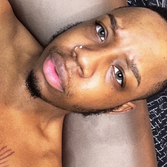 Profile Picture of Shawn William (@shawn040196) on Poshmark