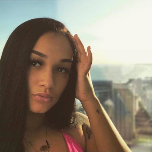 Profile Picture of Jade Solis (@jadesolis22) on Poshmark