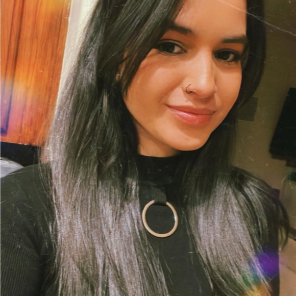 Profile Picture of Ariana Kiledjian (@justarih) on Poshmark