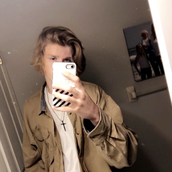 Profile Picture of Connor Higgins (@connorhiggins) on Poshmark
