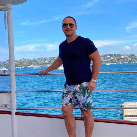 Profile Picture of James Vandeloo (@jameslv23) on Poshmark