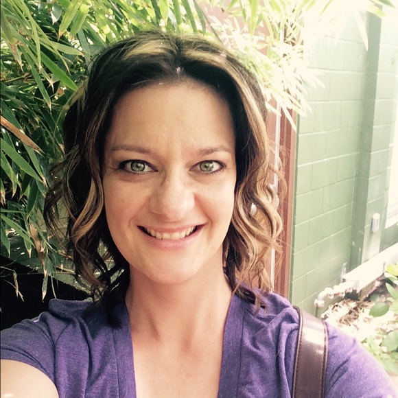 Profile Picture of Mandi Scott (@mandiscott) on Poshmark