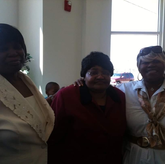 Profile Picture of Shirley Saffold (@ssaffold59) on Poshmark