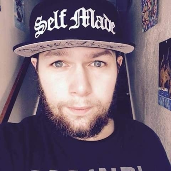 Profile Picture of Travis Shanks (@ima_be_shanks) on Poshmark