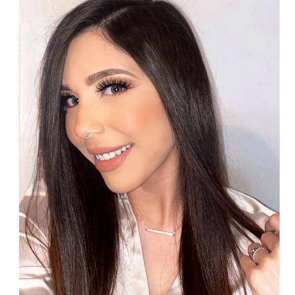 Profile Picture of Clarissa Gonzalez (@clarissagonz170) on Poshmark