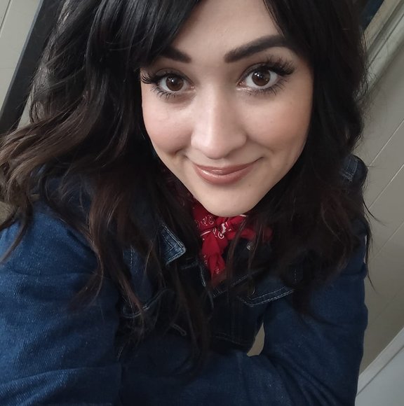 Profile Picture of Samantha Pedroza (@pedrozasamantha) on Poshmark