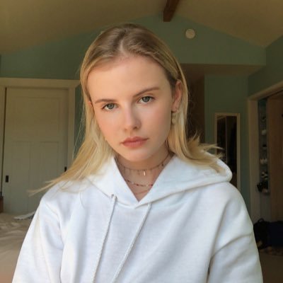 Profile Picture of Claire Connors (@claire_connorss) on Twitter