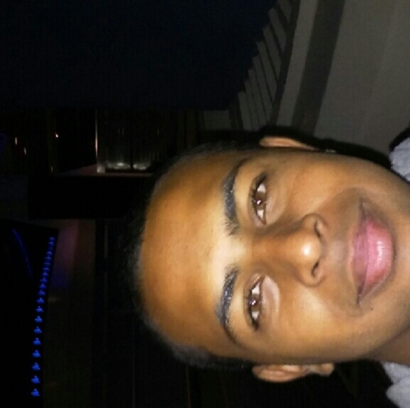 Profile Picture of Kenneth Bradley (@kenny1998) on Poshmark