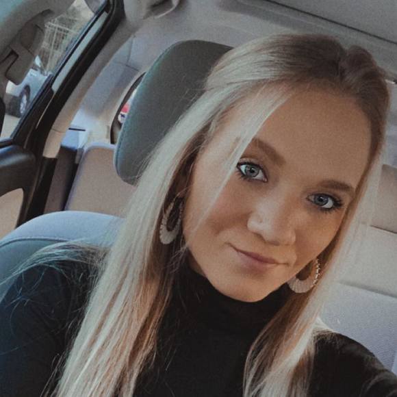 Profile Picture of Rachel Sturm (@sturmrachel) on Poshmark