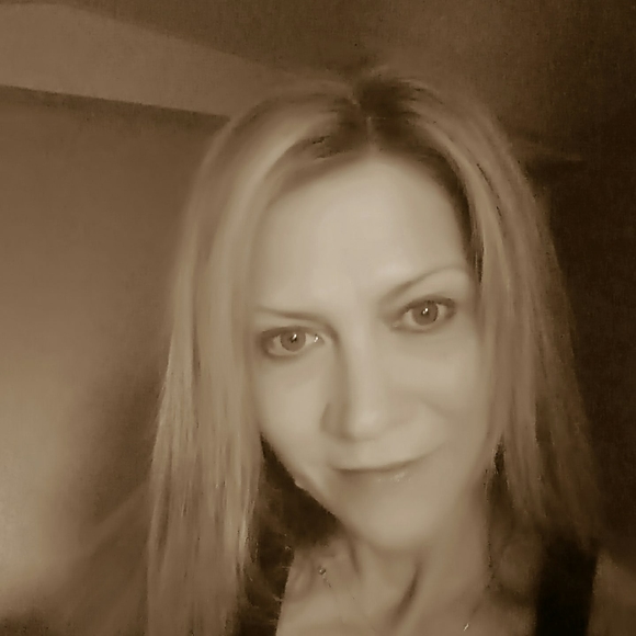 Profile Picture of Judy Nabakowski (@judynabo) on Poshmark