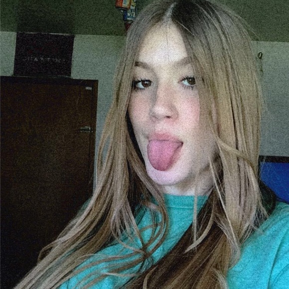 Madison Kadyk - Poshmark Profile Picture of Madison Kadyk (@madisonkadyk) on Poshmark