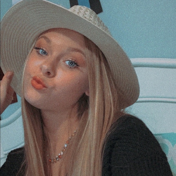Profile Picture of Emma Haupert (@emma_haupert) on Poshmark