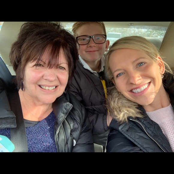 Profile Picture of Donna Burdette (@donnab910) on Poshmark