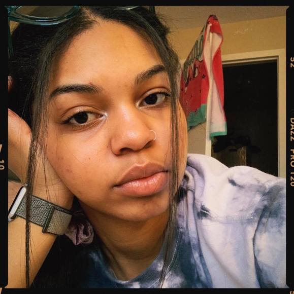 Profile Picture of Arianny T (@ayuyu18) on Poshmark