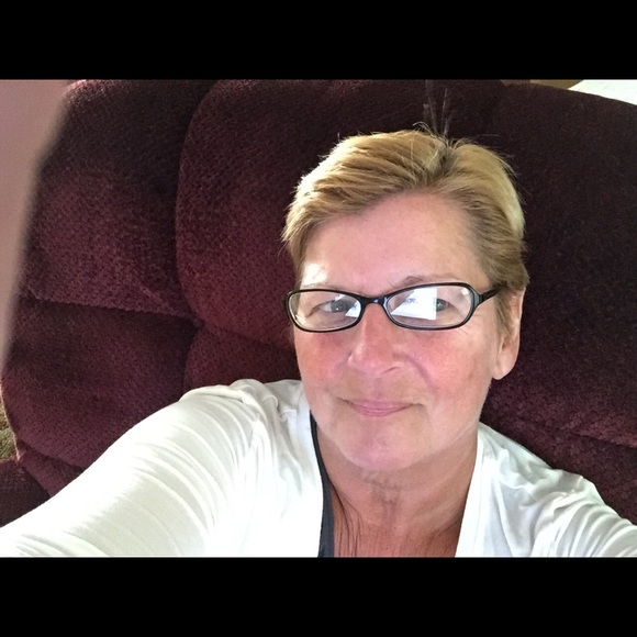 Profile Picture of Barb Lockard (@barblockard) on Poshmark