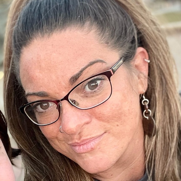 Profile Picture of Tiffany Wickersham (@tiffmwick) on Poshmark