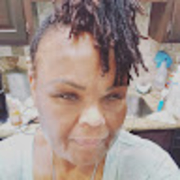 Apronson Apronson - Poshmark Profile Picture of Apronson Apronson (@munchcart365) on Poshmark