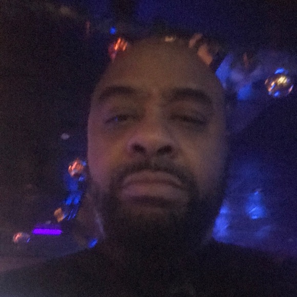 Profile Picture of Andre Brown (@andrebrown876) on Poshmark