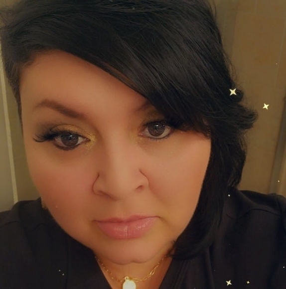 Profile Picture of Faye Medina (@lilmissmedina) on Poshmark