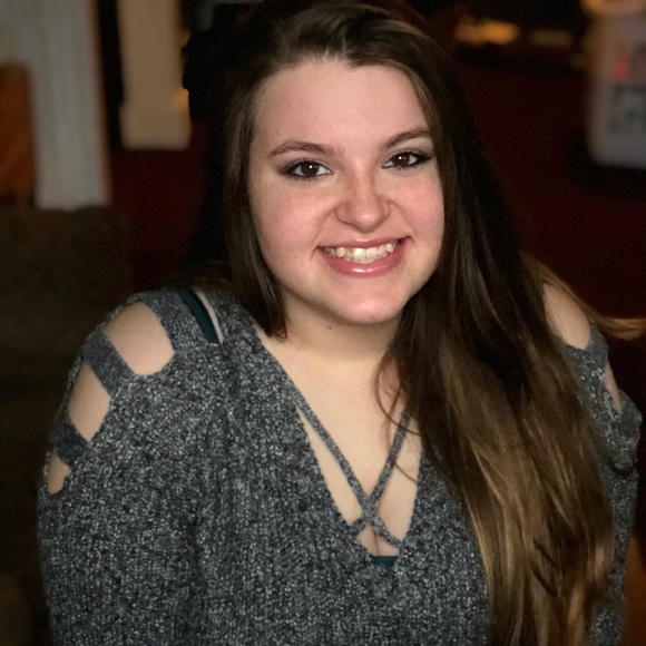 Haley Spicer - Poshmark Profile Picture of Haley Spicer (@spicerh) on Poshmark