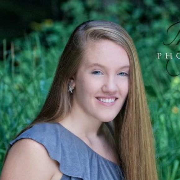 Profile Picture of Meghan Bates (@meghanbates) on Poshmark