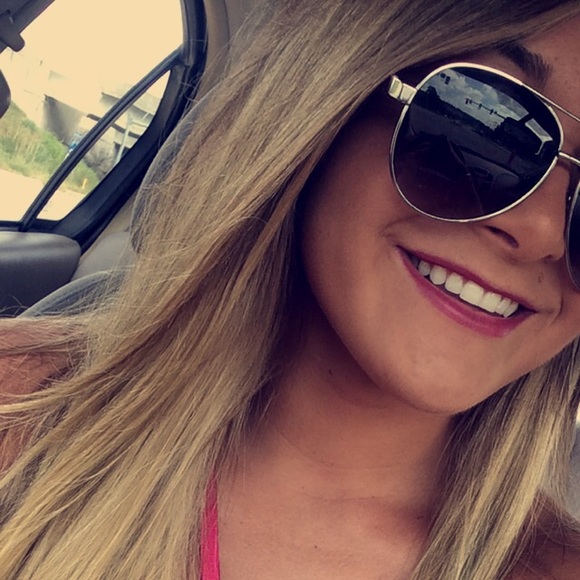 Profile Picture of Jenna Vulcano (@jennnyv19) on Poshmark