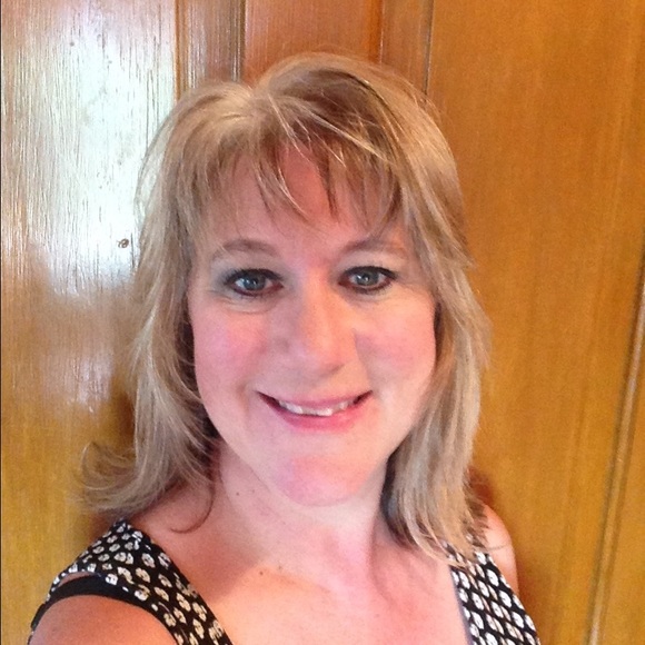 Profile Picture of Heather Bloomfield (@h_kbloomfield) on Poshmark