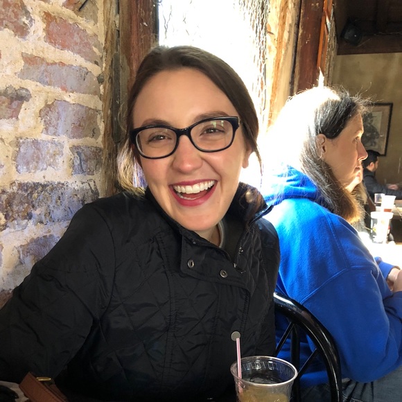 Profile Picture of Erin Navaro (@enavaro) on Poshmark