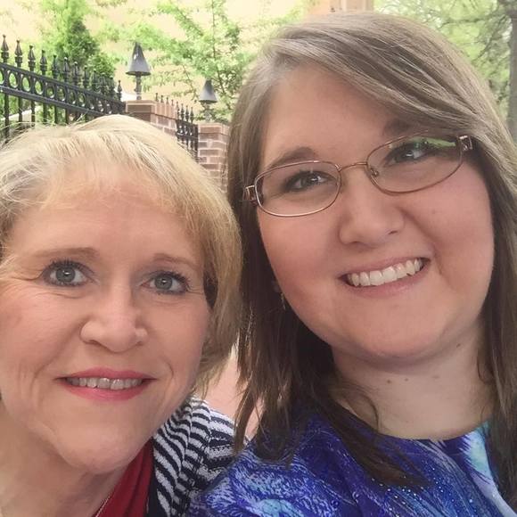 Profile Picture of Tina Spraggs (@mrsspraggs) on Poshmark