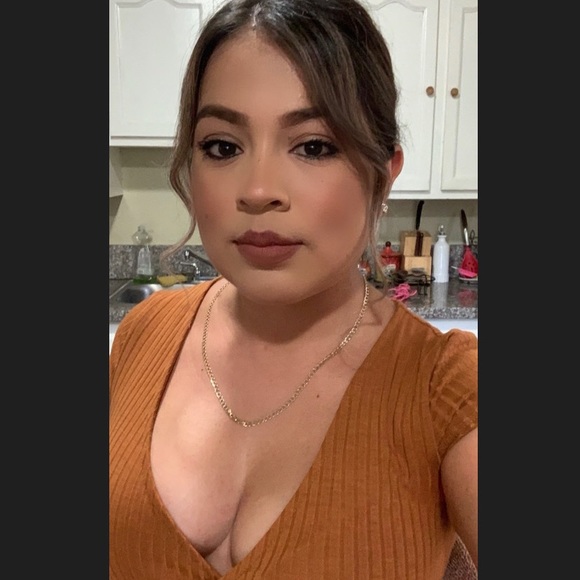 Profile Picture of Imelda Chavez (@cimelda92) on Poshmark
