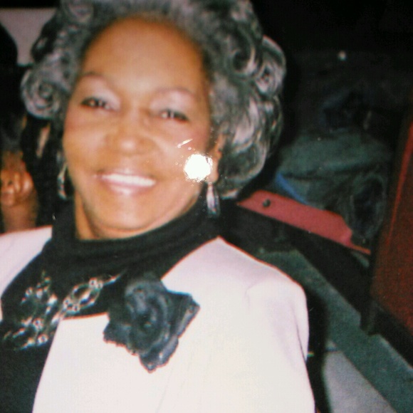 Ernestine Smith - Poshmark Profile Picture of Ernestine Smith (@naja1234) on Poshmark