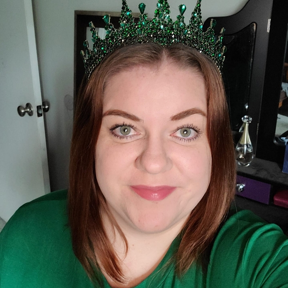 Profile Picture of Nikki Kuntz (@nikatnite89) on Poshmark