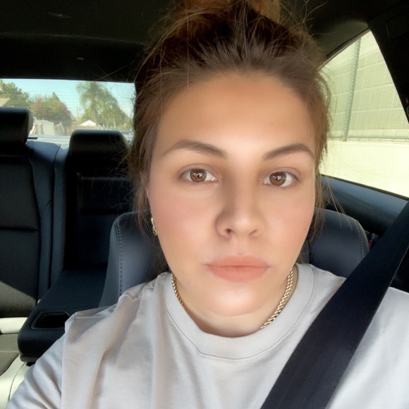 Profile Picture of Daniela G mendivil (@amytorres2601) on Poshmark