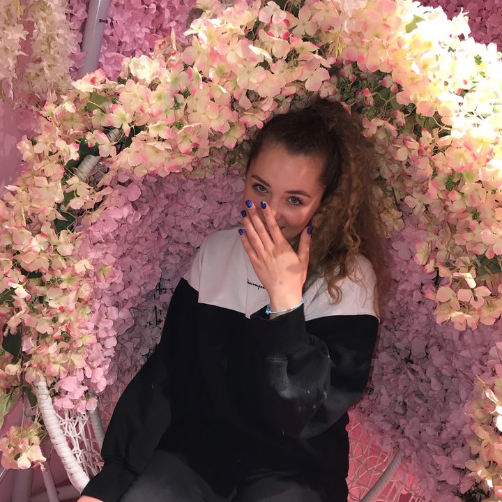 Profile Picture of Ella Charlton (@queenofdoublechins) on Tiktok