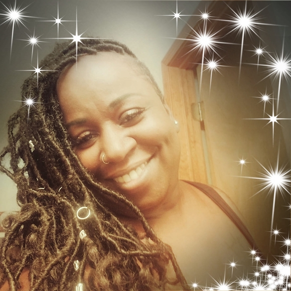 Profile Picture of Christine Hollowell (@chocolotty32) on Poshmark