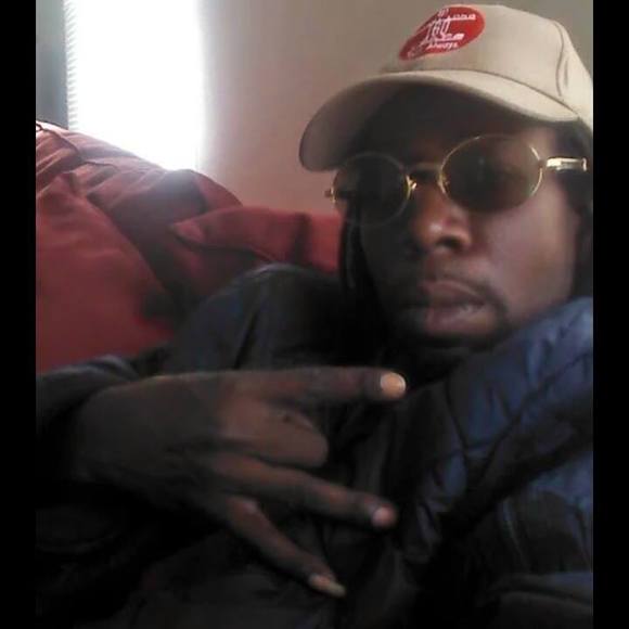 Dooley Solomon - Poshmark Profile Picture of Dooley Solomon (@dooleysolomon) on Poshmark