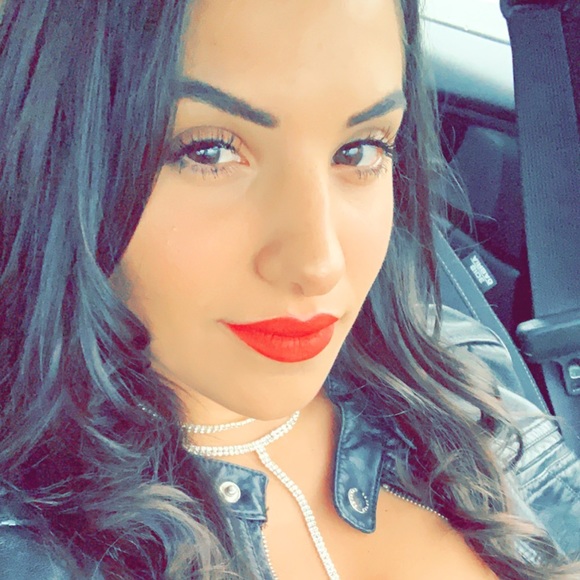 Profile Picture of Adriana Bertino (@adrianabertino) on Poshmark