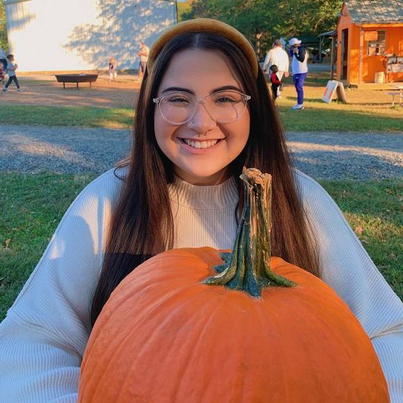 Profile Picture of Savannah Clark (@saveclark) on Poshmark