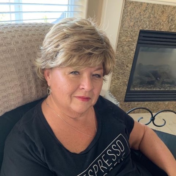 Profile Picture of Pam Crabtree (@pamcrabtree619) on Poshmark