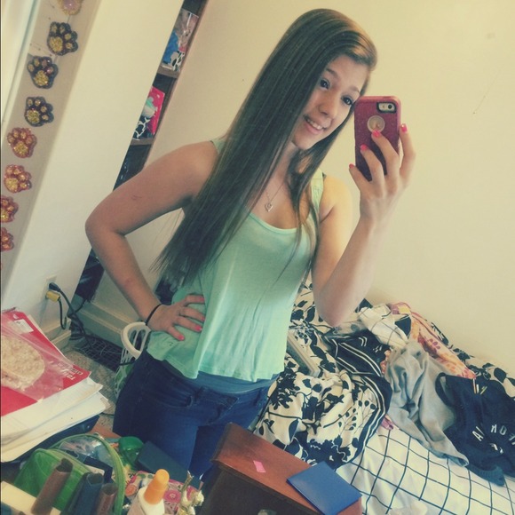 Profile Picture of Shannon Donovan (@shannond16) on Poshmark