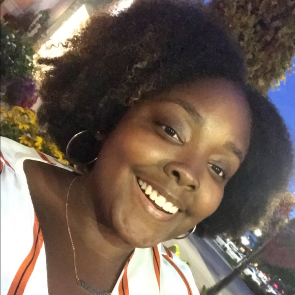 Profile Picture of Gabrielle Lowery (@glowery11) on Poshmark