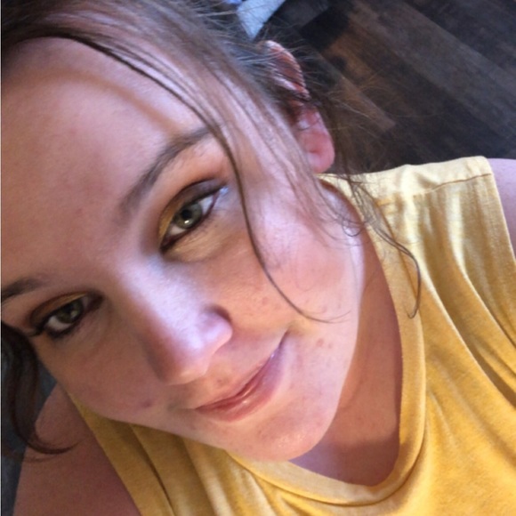 Profile Picture of Bethany Roundtree (@bethanykaisha) on Poshmark