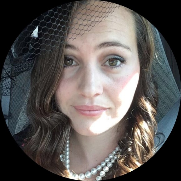 Profile Picture of Danielle Asay (@dtasay) on Poshmark
