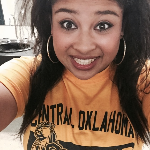 Profile Picture of Anissa Alvarado (@anissaap) on Poshmark